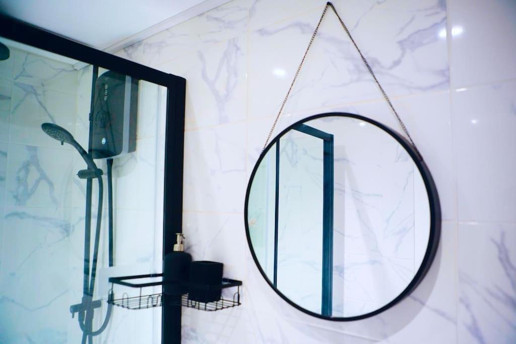 Perfect 1 Bed Apartment Sleeps 5 1 Kingsize Bed 1 Double Sofabed One Single Mattress Free Parking Wifi Good Transport Network Shopping Holiday Makers Families Contractors In North London Enfield Exterior photo