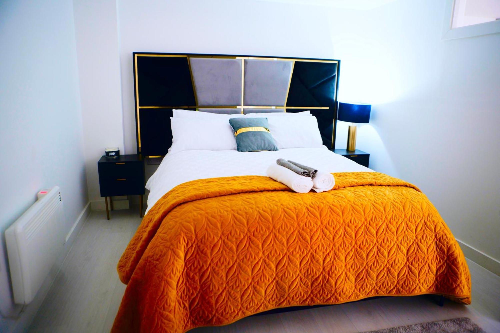 Perfect 1 Bed Apartment Sleeps 5 1 Kingsize Bed 1 Double Sofabed One Single Mattress Free Parking Wifi Good Transport Network Shopping Holiday Makers Families Contractors In North London Enfield Exterior photo